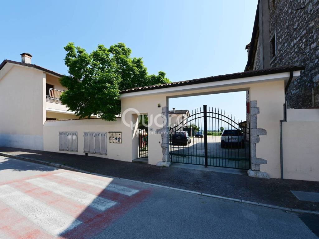 appartamento in vendita a Chiopris-Viscone