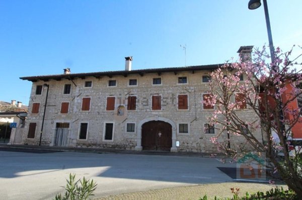 casale in vendita a Chiopris-Viscone