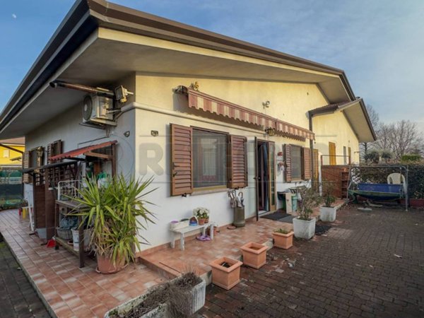 casa indipendente in vendita a Chiopris-Viscone