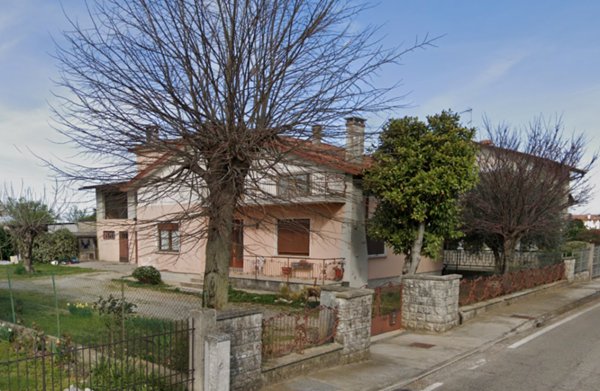 casa indipendente in vendita a Chiopris-Viscone