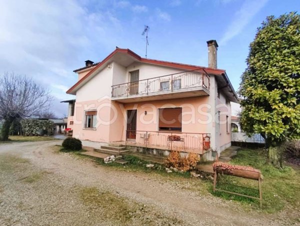 casa indipendente in vendita a Chiopris-Viscone