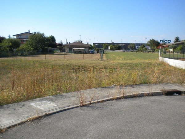 terreno edificabile in vendita a Chiopris-Viscone