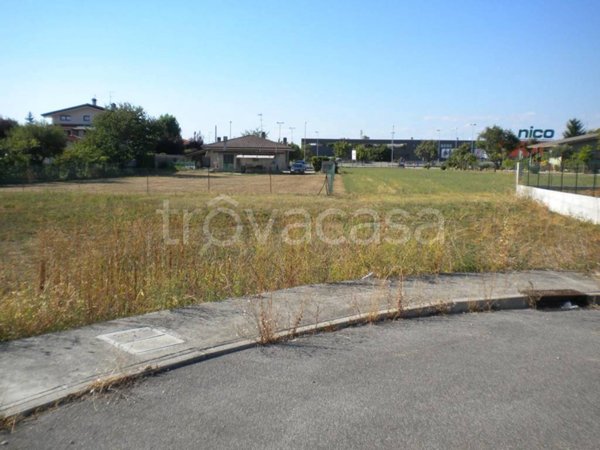 terreno edificabile in vendita a Chiopris-Viscone