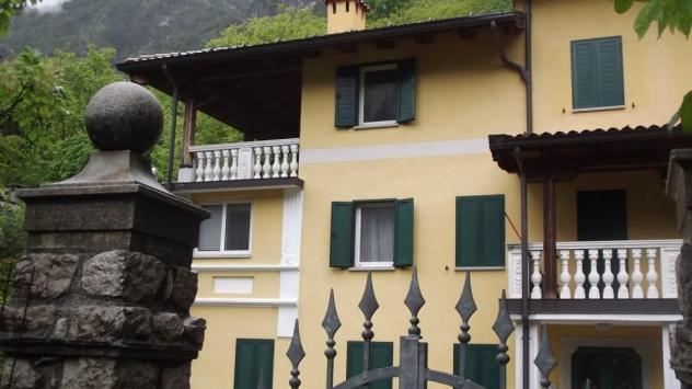 locale commerciale in vendita a Chiusaforte