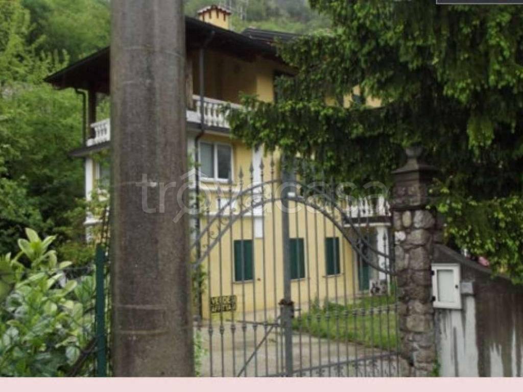 negozio in vendita a Chiusaforte