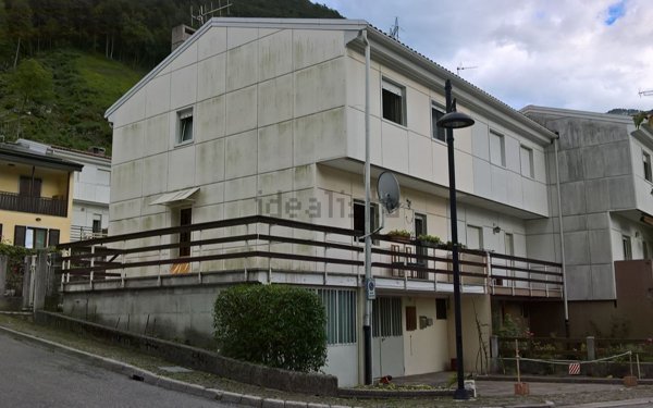 casa indipendente in vendita a Chiusaforte