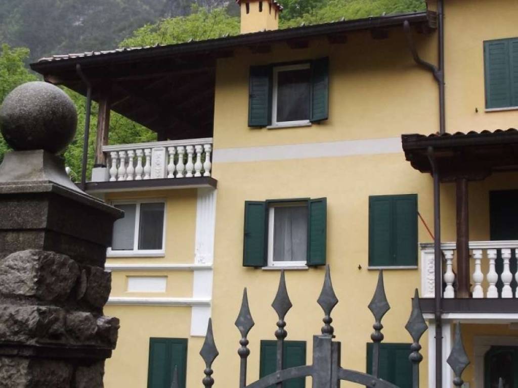 negozio in vendita a Chiusaforte