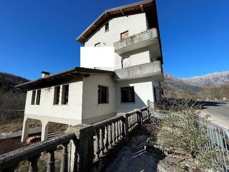 negozio in vendita a Chiusaforte