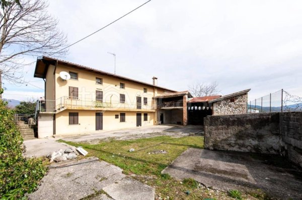 casa indipendente in vendita a Cividale del Friuli in zona Rualis