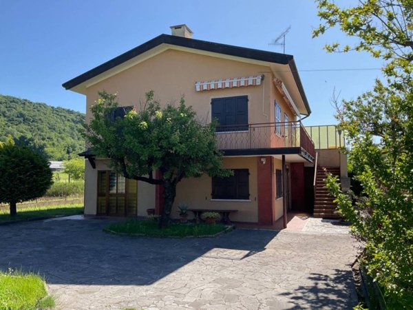 casa indipendente in vendita a Cividale del Friuli in zona Rualis