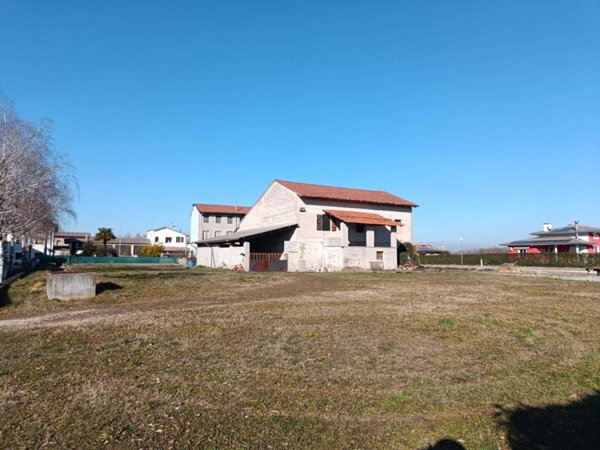 locale commerciale in vendita a Codroipo