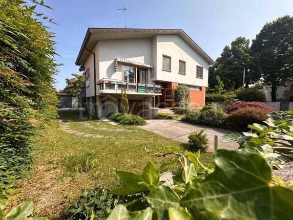 casa indipendente in vendita a Codroipo