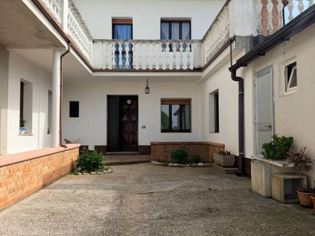 casa indipendente in vendita a Codroipo