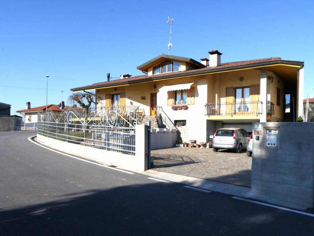 casa indipendente in vendita a Colloredo di Monte Albano in zona Mels