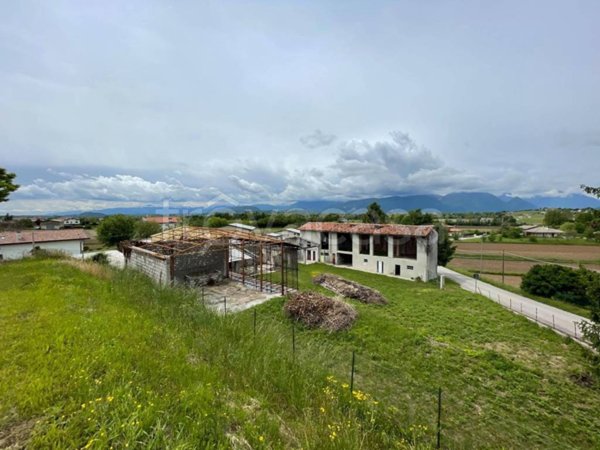 casa indipendente in vendita a Colloredo di Monte Albano in zona Mels