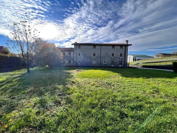 bifamiliare in vendita a Colloredo di Monte Albano in zona Caporiacco