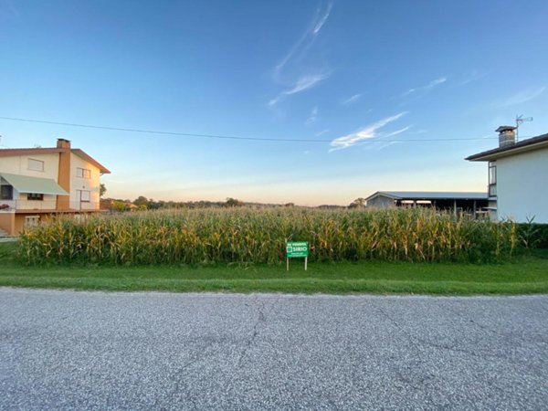 negozio in vendita a Colloredo di Monte Albano