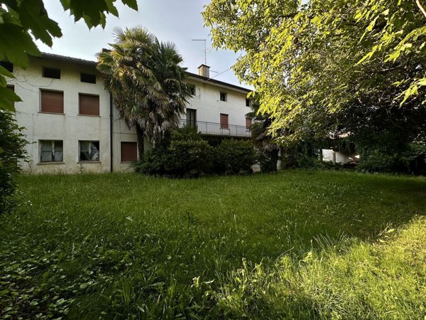 esavano in vendita a Colloredo di Monte Albano