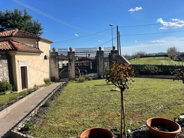 appartamento in vendita a Colloredo di Monte Albano in zona Caporiacco