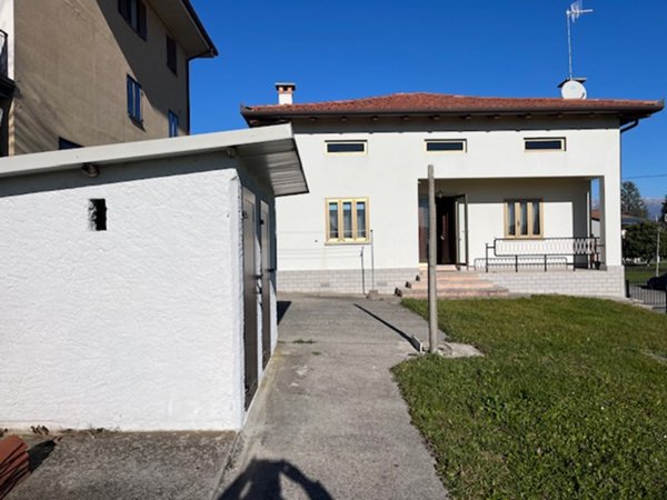 casa indipendente in vendita a Colloredo di Monte Albano in zona Caporiacco