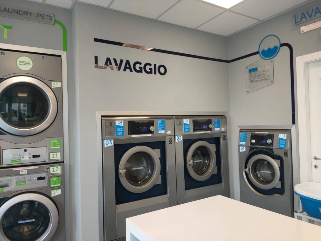 negozio in vendita a Colloredo di Monte Albano