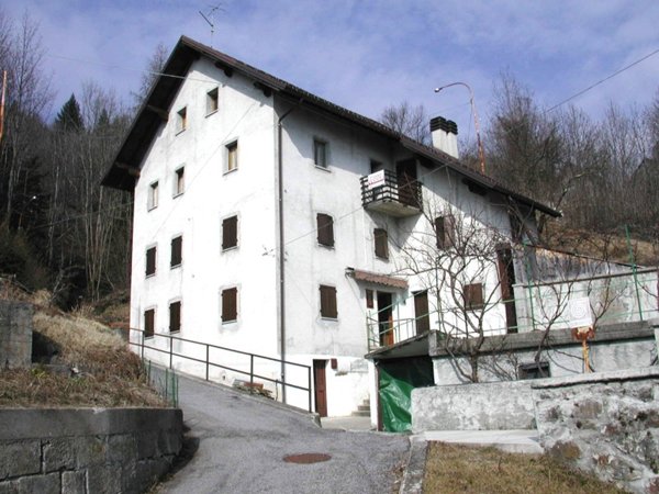 casa indipendente in vendita a Comeglians in zona Calgaretto