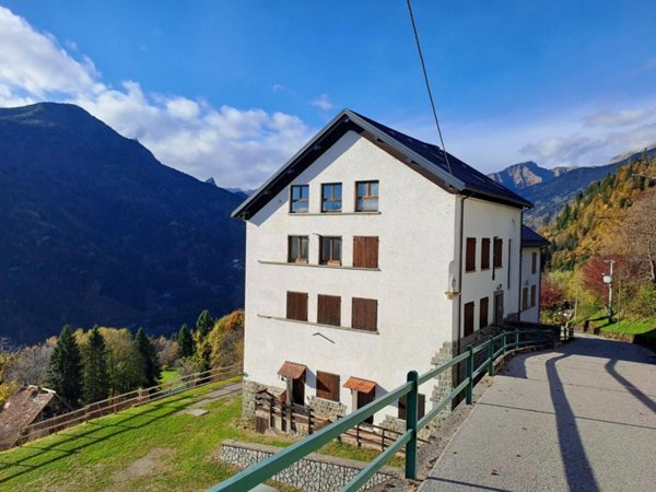 appartamento in vendita a Comeglians in zona Tualis