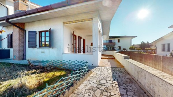 casa indipendente in vendita a Corno di Rosazzo