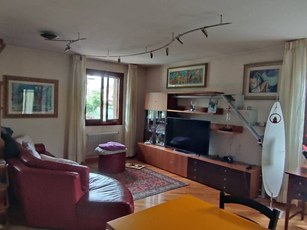 casa indipendente in vendita a Corno di Rosazzo