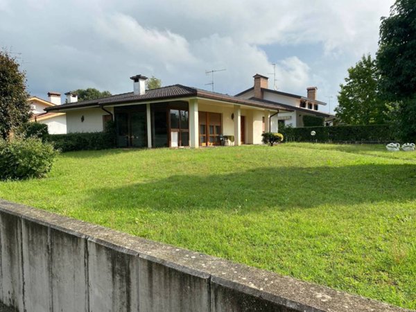 casa indipendente in vendita a Corno di Rosazzo