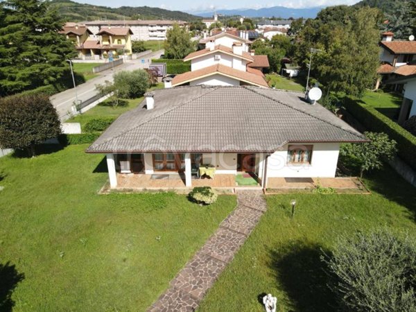 casa indipendente in vendita a Corno di Rosazzo