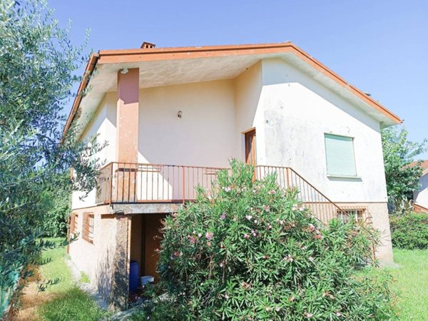 casa indipendente in vendita a Corno di Rosazzo