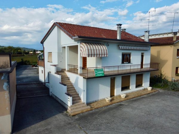 casa indipendente in vendita a Corno di Rosazzo