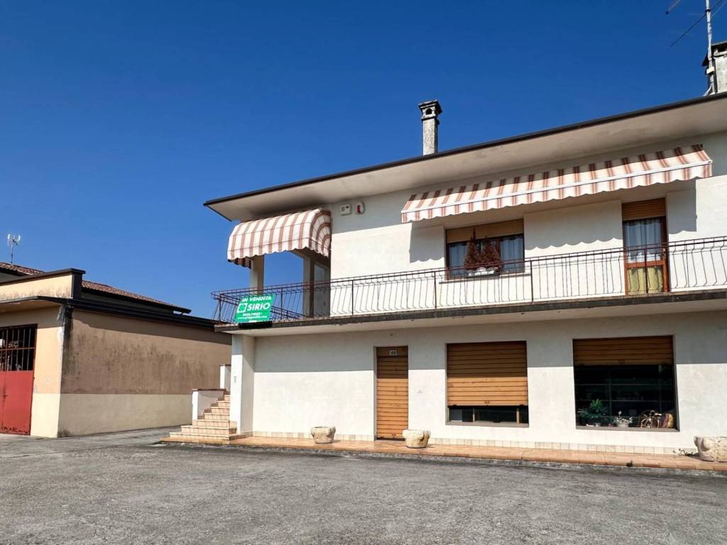 casa indipendente in vendita a Corno di Rosazzo