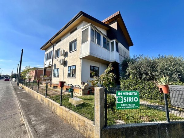 casa indipendente in vendita a Corno di Rosazzo