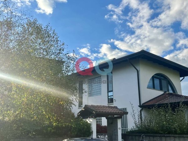 casa indipendente in vendita a Corno di Rosazzo