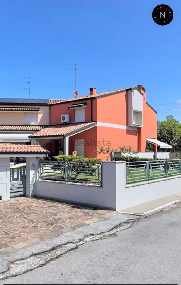 casa indipendente in vendita a Corno di Rosazzo