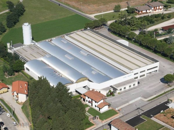 locale commerciale in vendita a Corno di Rosazzo