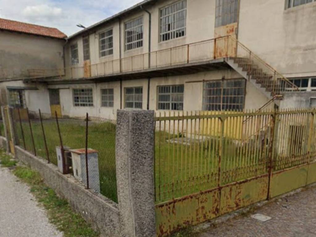 locale commerciale in vendita a Corno di Rosazzo