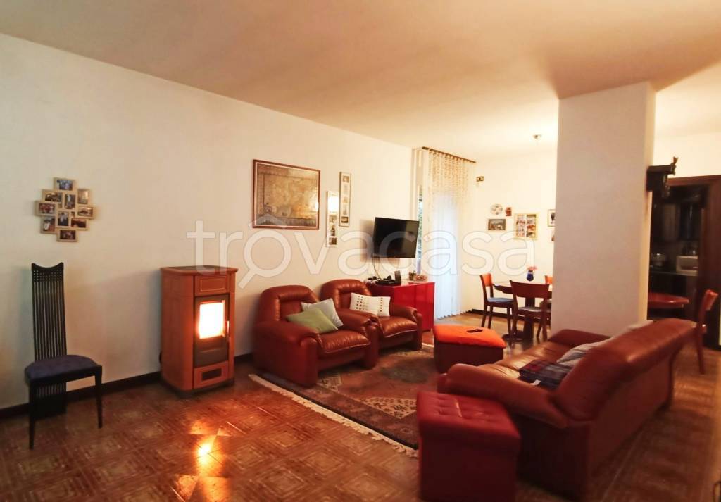 casa indipendente in vendita a Corno di Rosazzo