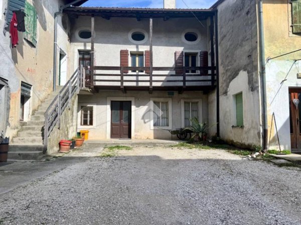 casa indipendente in vendita a Corno di Rosazzo