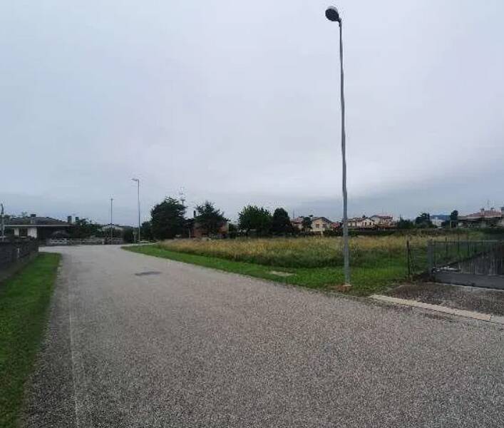 terreno edificabile in vendita a Corno di Rosazzo