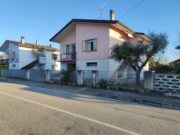 casa indipendente in vendita a Corno di Rosazzo