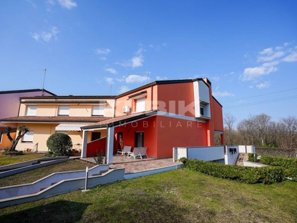 casa indipendente in vendita a Corno di Rosazzo