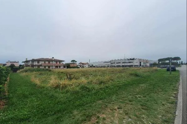 terreno edificabile in vendita a Corno di Rosazzo