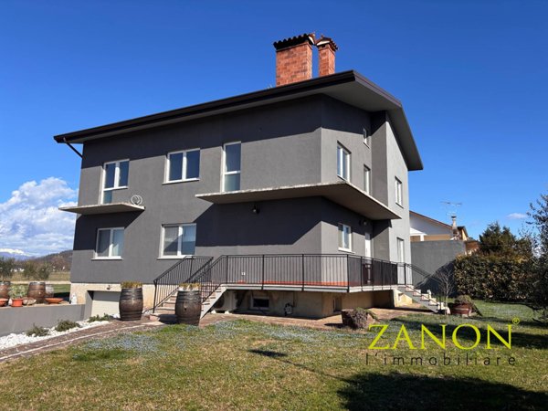 casa indipendente in vendita a Corno di Rosazzo