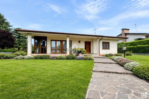 casa indipendente in vendita a Corno di Rosazzo