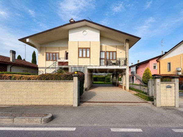 casa indipendente in vendita a Corno di Rosazzo