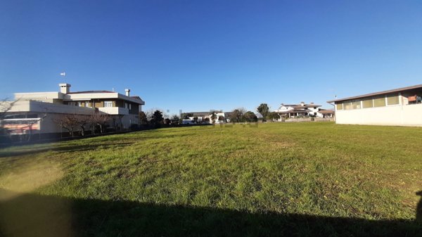 terreno edificabile in vendita a Corno di Rosazzo in zona Quattroventi
