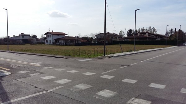 terreno in vendita a Corno di Rosazzo in zona Quattroventi
